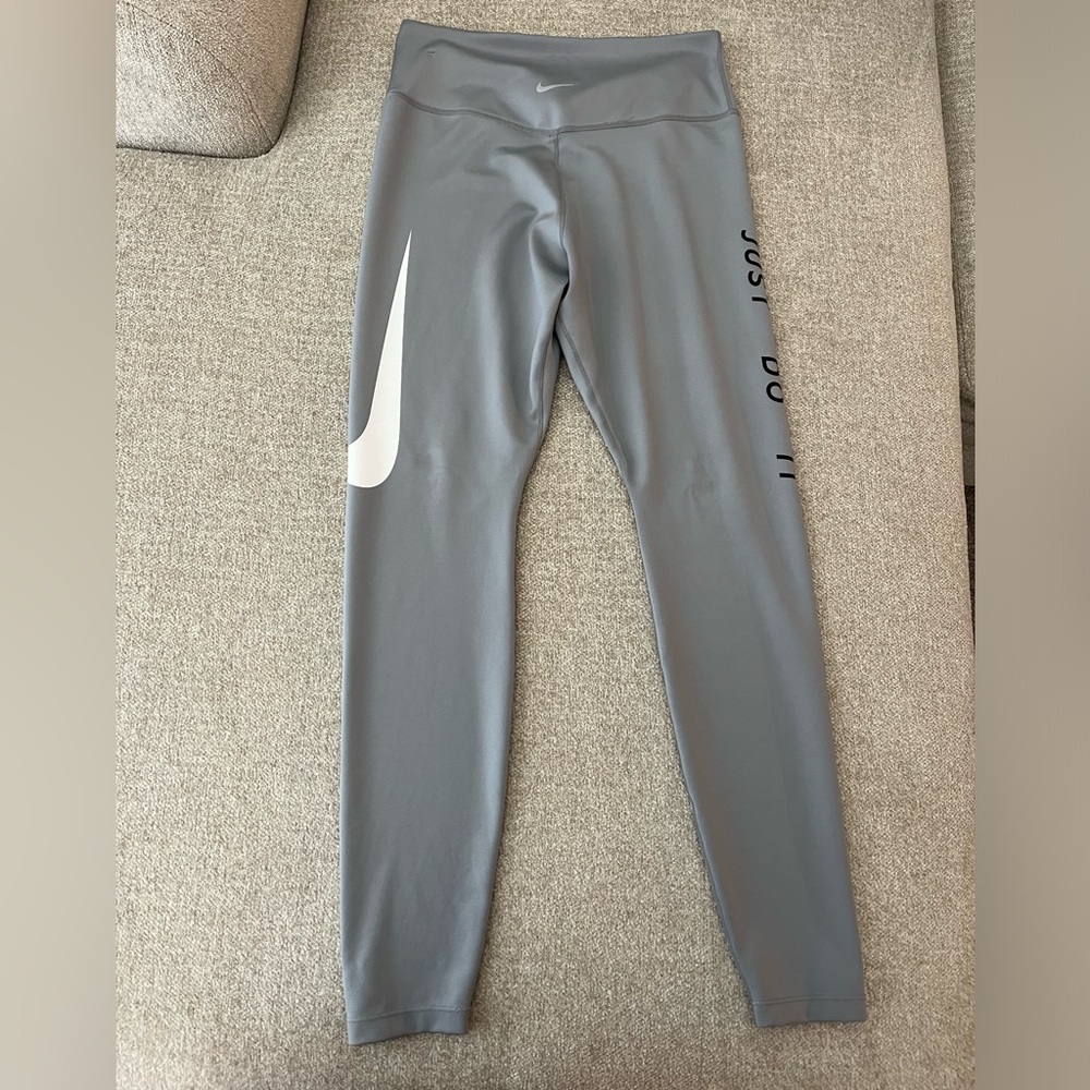 Nike dri fit medium leggings